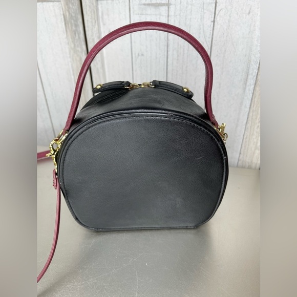 Harry Potter Hogwarts Platform 9 3/4 Crossbody Bag Handbag Purse with Charm - Picture 4 of 11